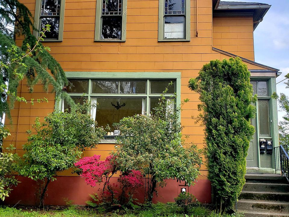 This lovely home is ready for you!