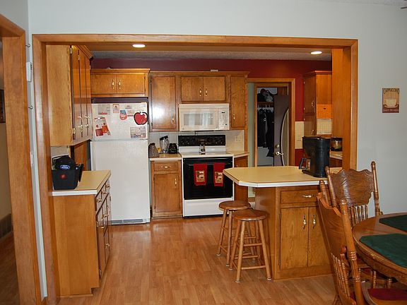 4th image of 617 Bristol St