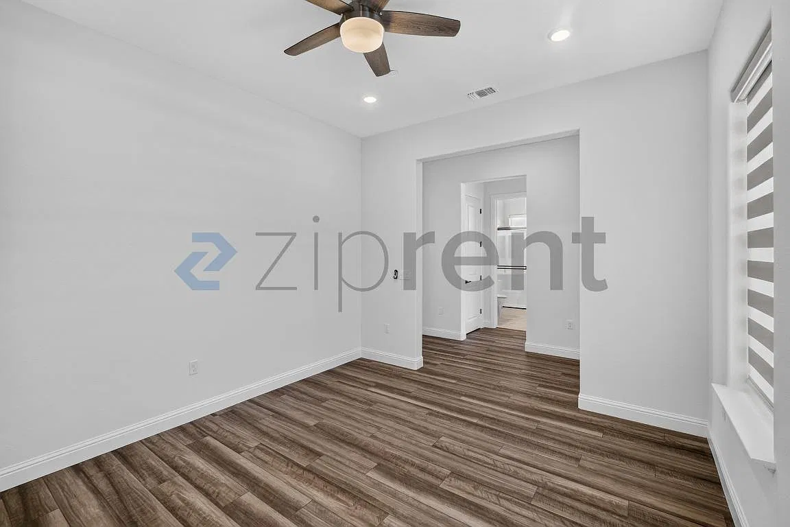 5 bed, 3521 sqft, $3,750 — Photo 4
