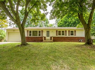 17 Woodcrest Cir, Fairport, NY 14450