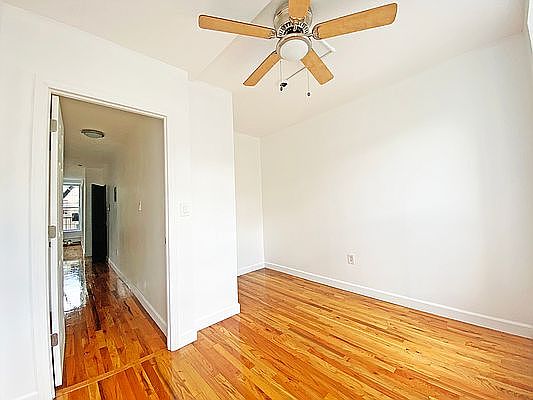 5th image of 166 Halsey St APT 2