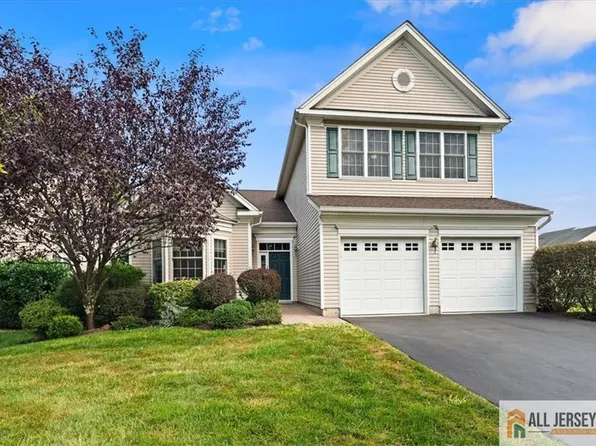 14 Talcott Ct, Kendall Park, NJ 08824