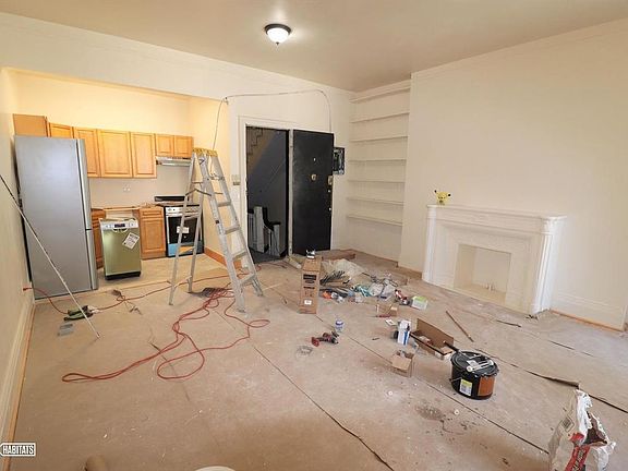 3rd image of 317 W 108th St APT 4