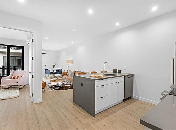 4th image of 330 Johnston Ave #101