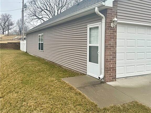 2nd image of 3738 Charles St