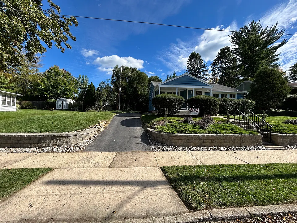 1225 Lehigh Pkwy S