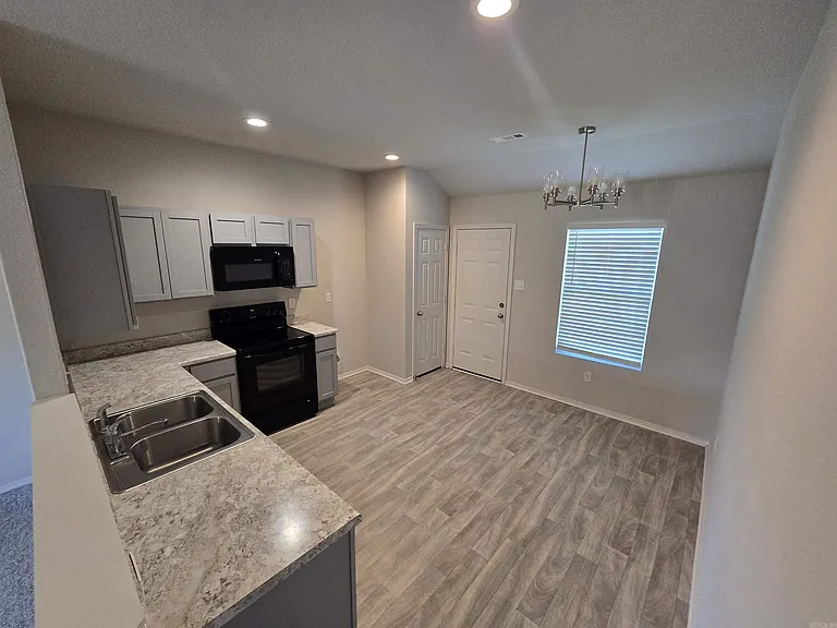 31 Winter Valley Cv — Photo 4