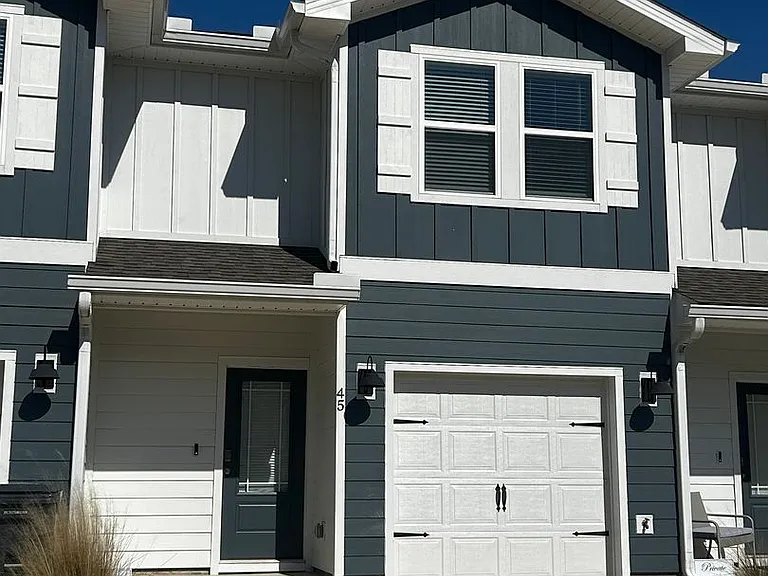 45 Sparrow Ave — Photo 1