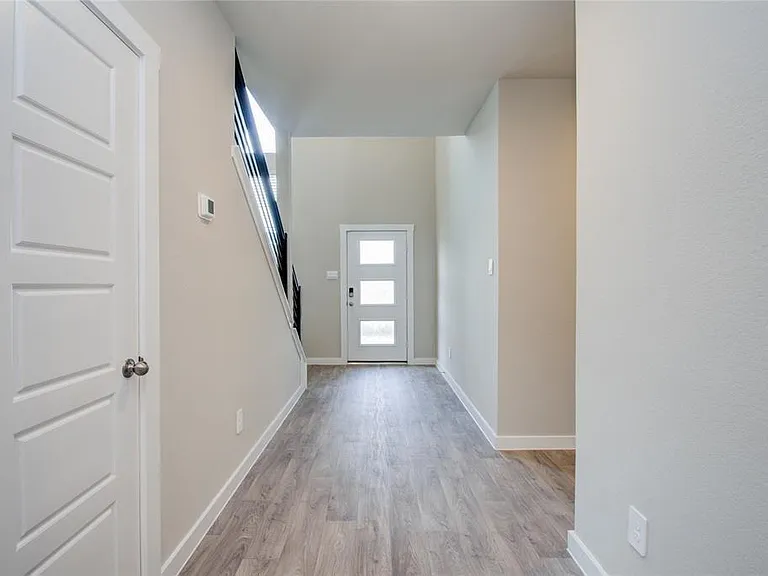 2918 Stamford Hill Ln — Photo 6