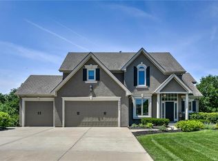 10011 Crooked Rd, Parkville, MO 64152