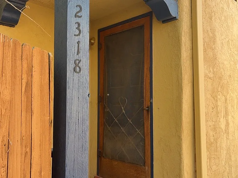 Character-Filled 2 Bedroom with a Charming Retro Kitchen — Photo 15