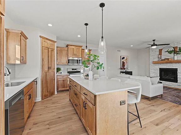 2nd image of 20703 Emerald St