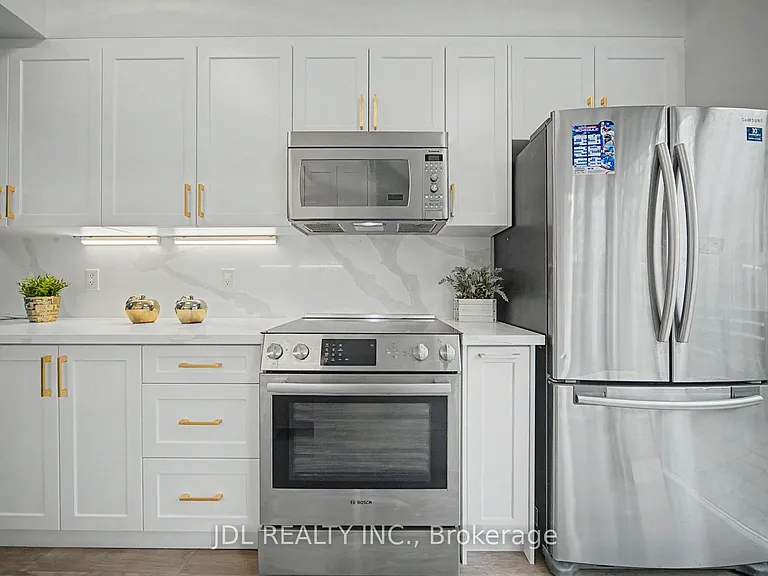31 Brunel Ct #Townhouse 8 — Photo 9