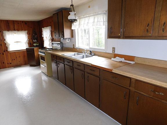 5th image of 872 Hillcrest Ct