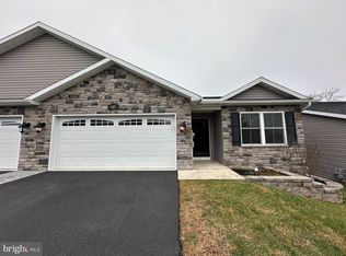 707 Shook Ct W, Greencastle, PA 17225