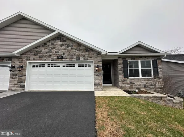 707 Shook Ct W, Greencastle, PA 17225