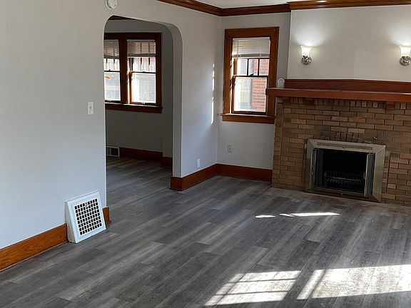3rd image of 707 W Eleanor Pl