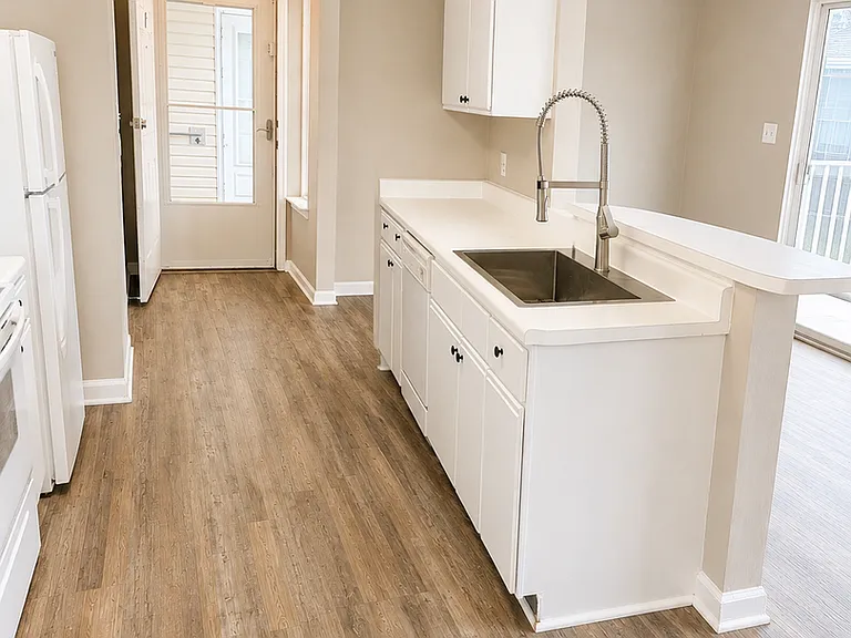 2257 Huntingdon Dr #H — Photo 7