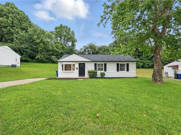 3928 Oak Ridge Dr, Winston Salem, NC 27105