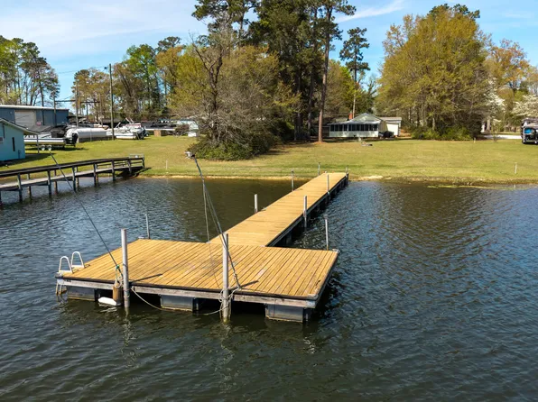 2112 Lake Shore Dr, Manning, SC 29102