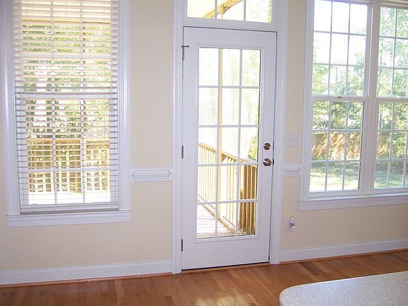 Bright and Sunny Breakfast Nook