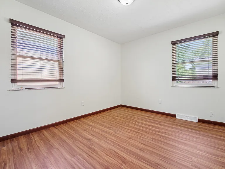 1806 Balsamridge Rd — Photo 11