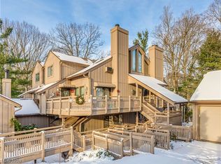 623 Meredith Ln, Cuyahoga Falls, OH 44223