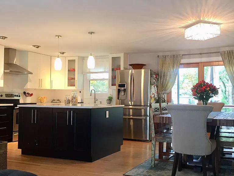 Kitchen dining area