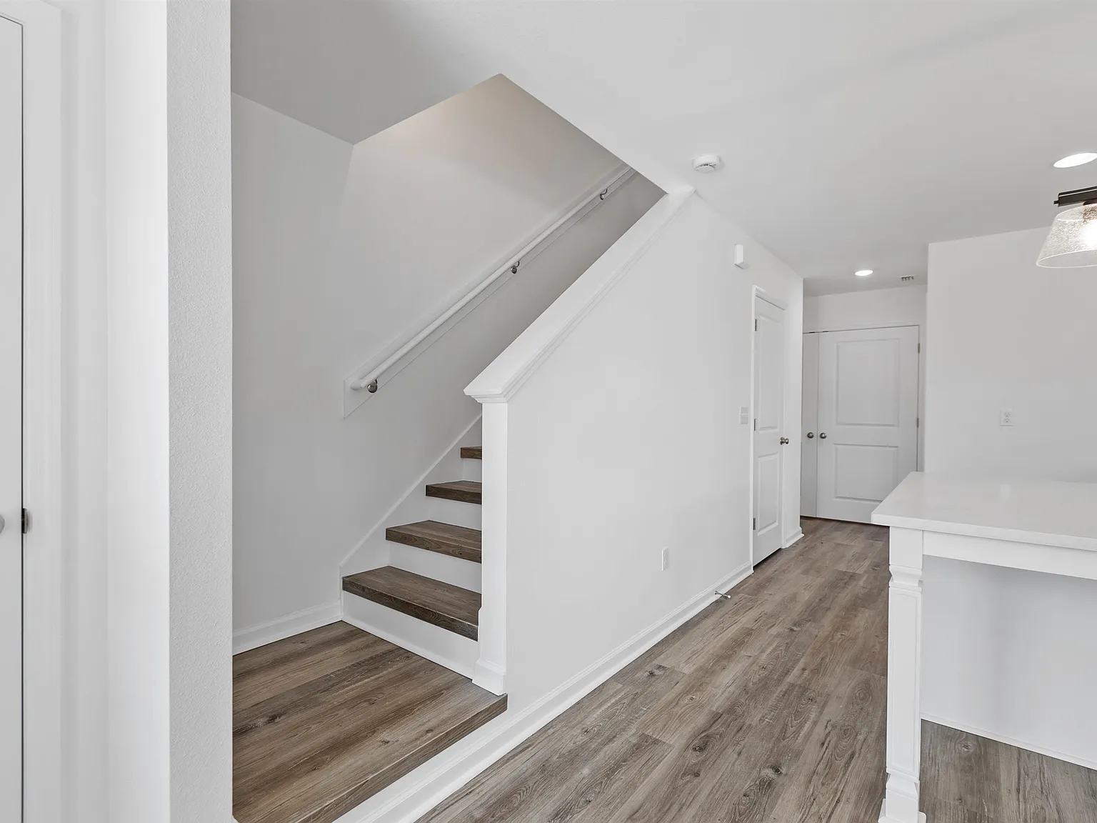 3 bed, 2.5 bath, 1320 sqft, $2,295 — Photo 3