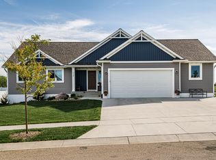 3138 Woodstone Dr SW, Rochester, MN 55902