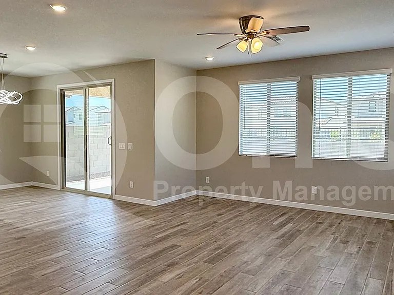 3189 S 180th Ln — Photo 4