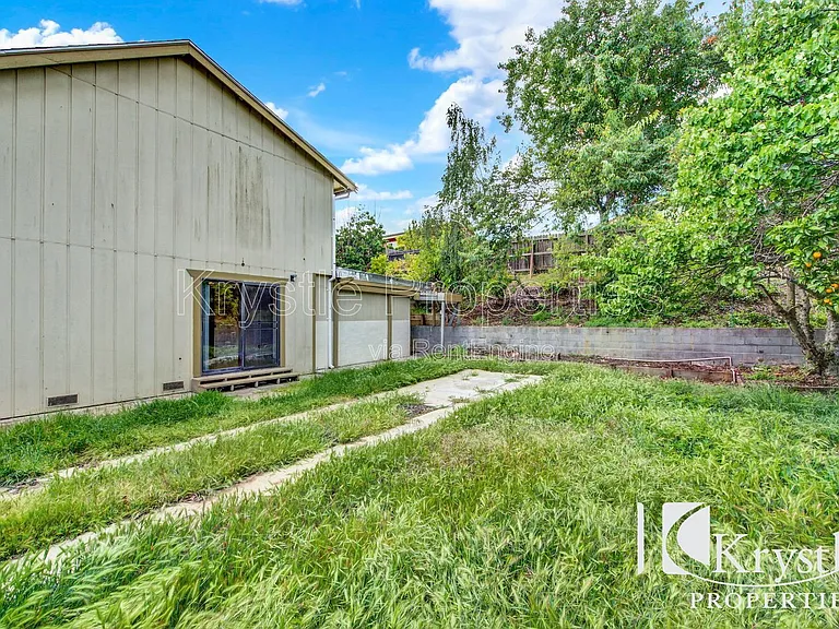 1398 Hale St — Photo 26