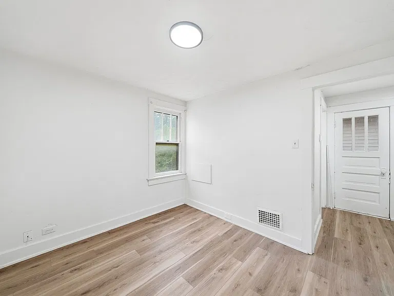 1211 Emily St — Photo 31