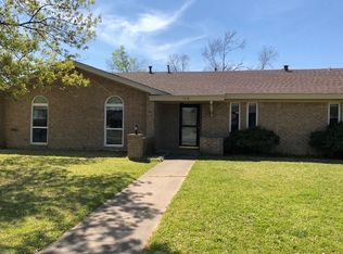 1718 Crescent Dr, Sherman, TX 75092