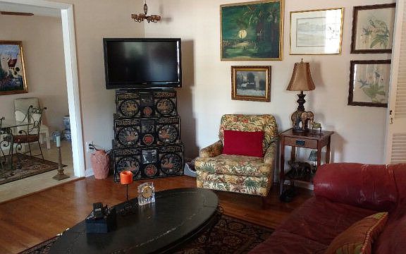 4th image of 908 Valley View St