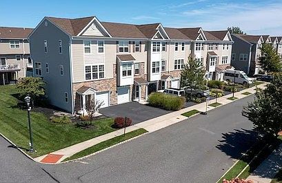 1st image of 324 Sanderling Ln