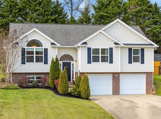 8121 Zoe Dr, Ooltewah, TN 37363