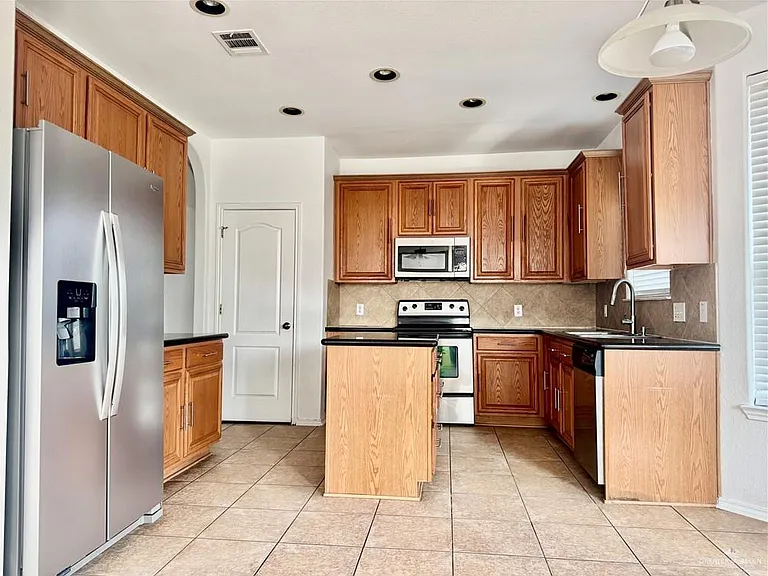 5117 Jasmine Ct — Photo 2