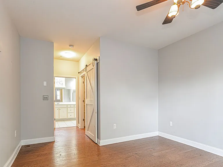 536 Oakland Ave — Photo 9