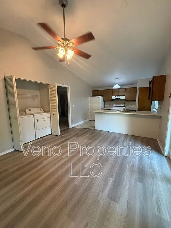 2 bed, 2.0 bath, 1000 sqft, $2,000 — Photo 3