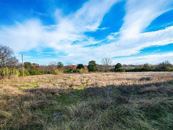 2nd image of 910 N Prairie Creek Rd