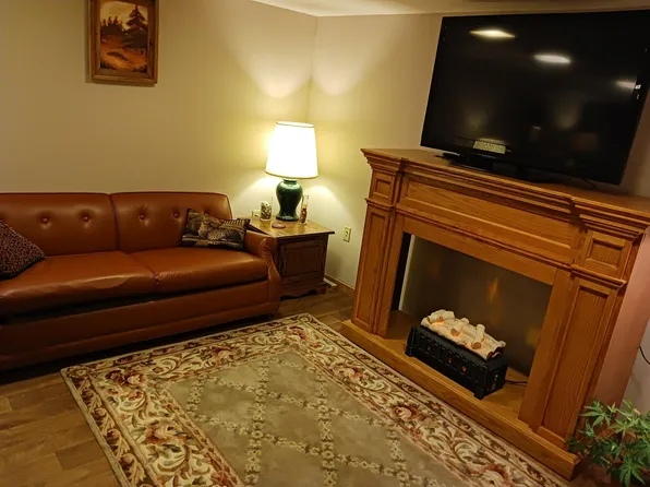 809 14th St, West Des Moines, IA 50265