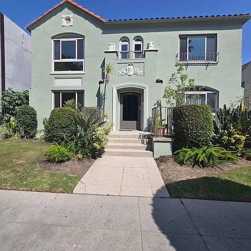 Boutique Apartment building in the mid-Wilshire Photo 1