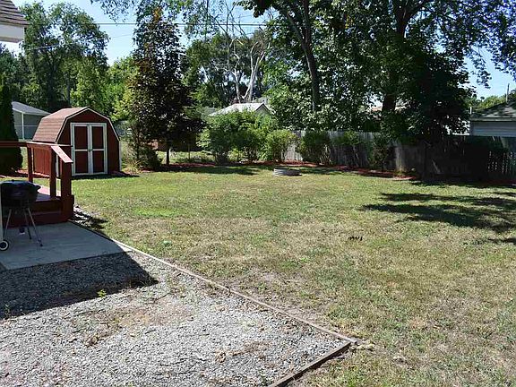 2nd image of 819 Fournie St