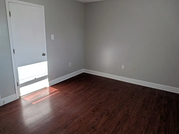 2 bed, 1.0 bath, 800 sqft, $1,100 — Photo 2