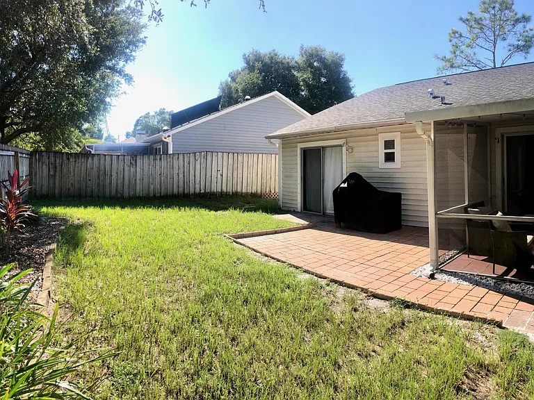 2828 Wesleyan Dr — Photo 25