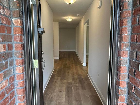 3rd image of 197 Ridgeway Cir