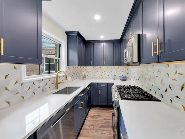 349 Bay 8th Street image 2 of 10