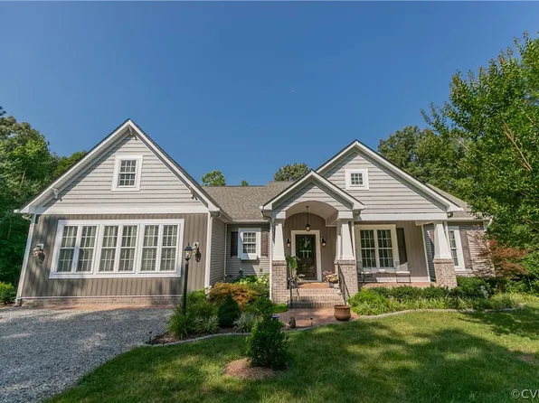 9071 Deep Creek Ct, Amelia Court House, VA 23002
