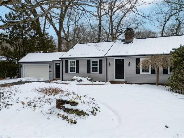 17 Hillsdale Dr, Cranston, RI 02920